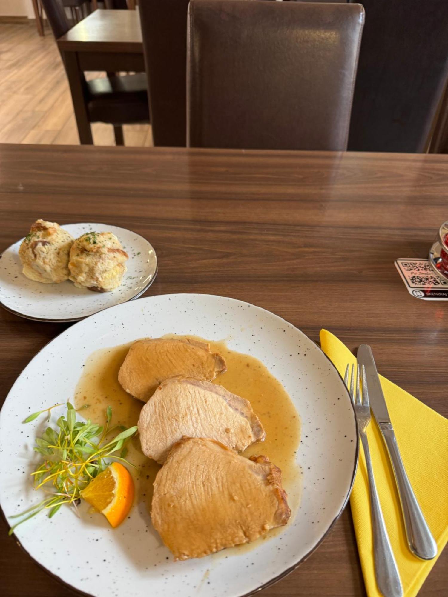 Guesthouse Pri Tonetu プトゥイ エクステリア 写真