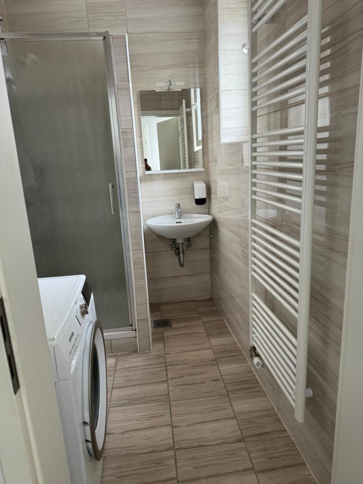 Guesthouse Pri Tonetu プトゥイ エクステリア 写真