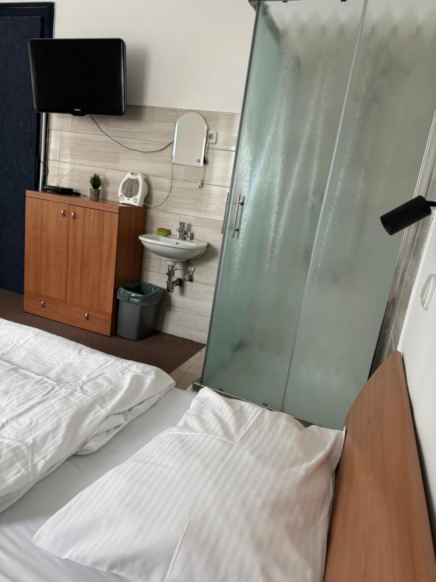 Guesthouse Pri Tonetu プトゥイ エクステリア 写真