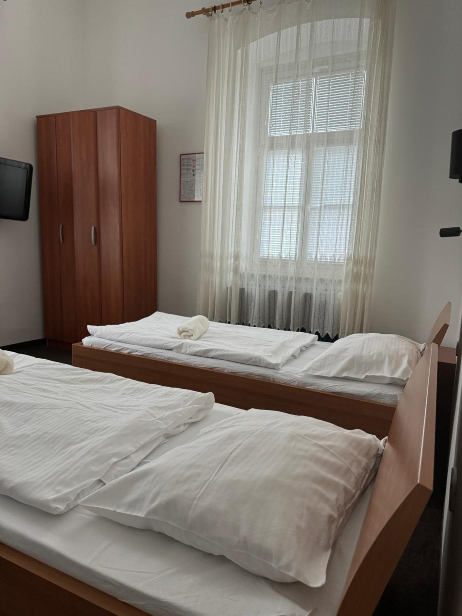 Guesthouse Pri Tonetu プトゥイ エクステリア 写真