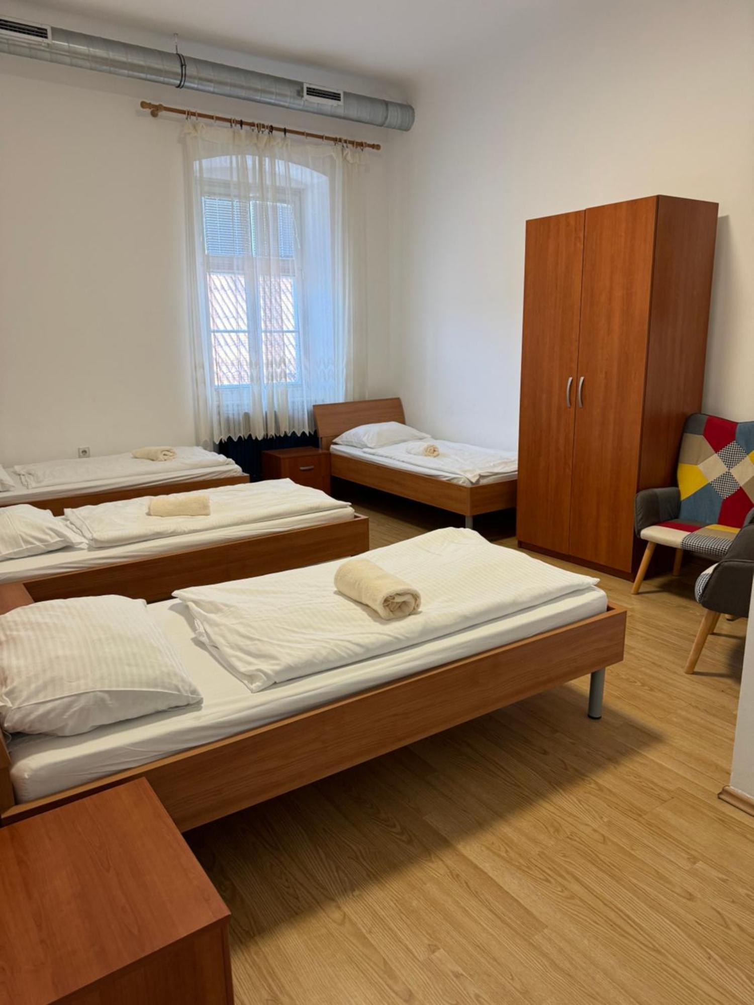 Guesthouse Pri Tonetu プトゥイ エクステリア 写真