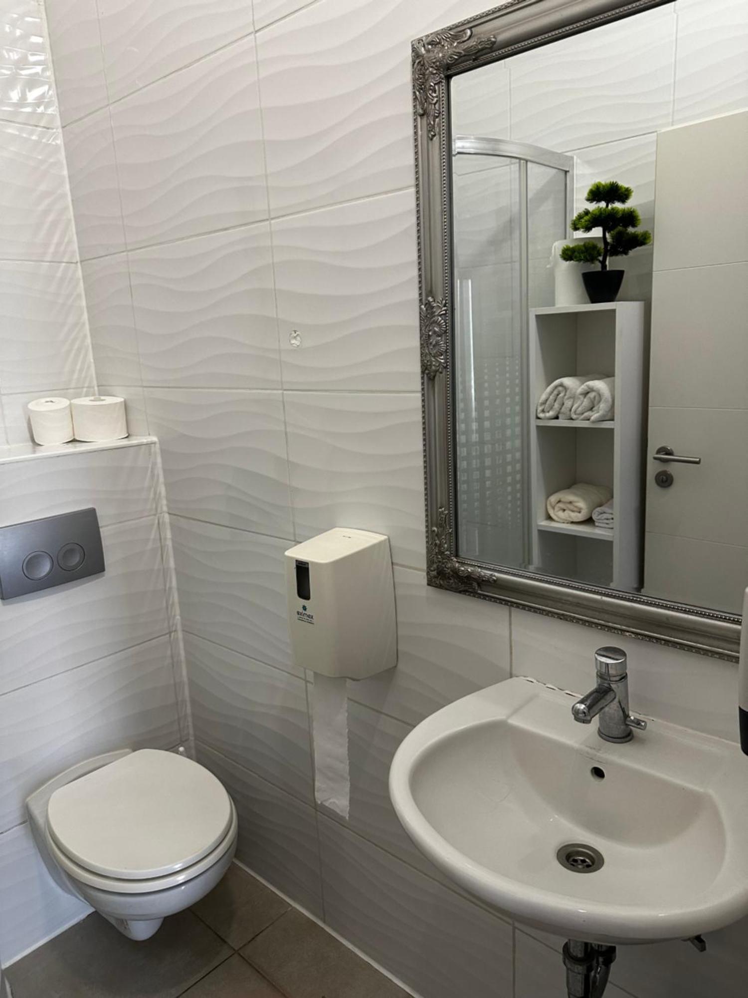 Guesthouse Pri Tonetu プトゥイ エクステリア 写真