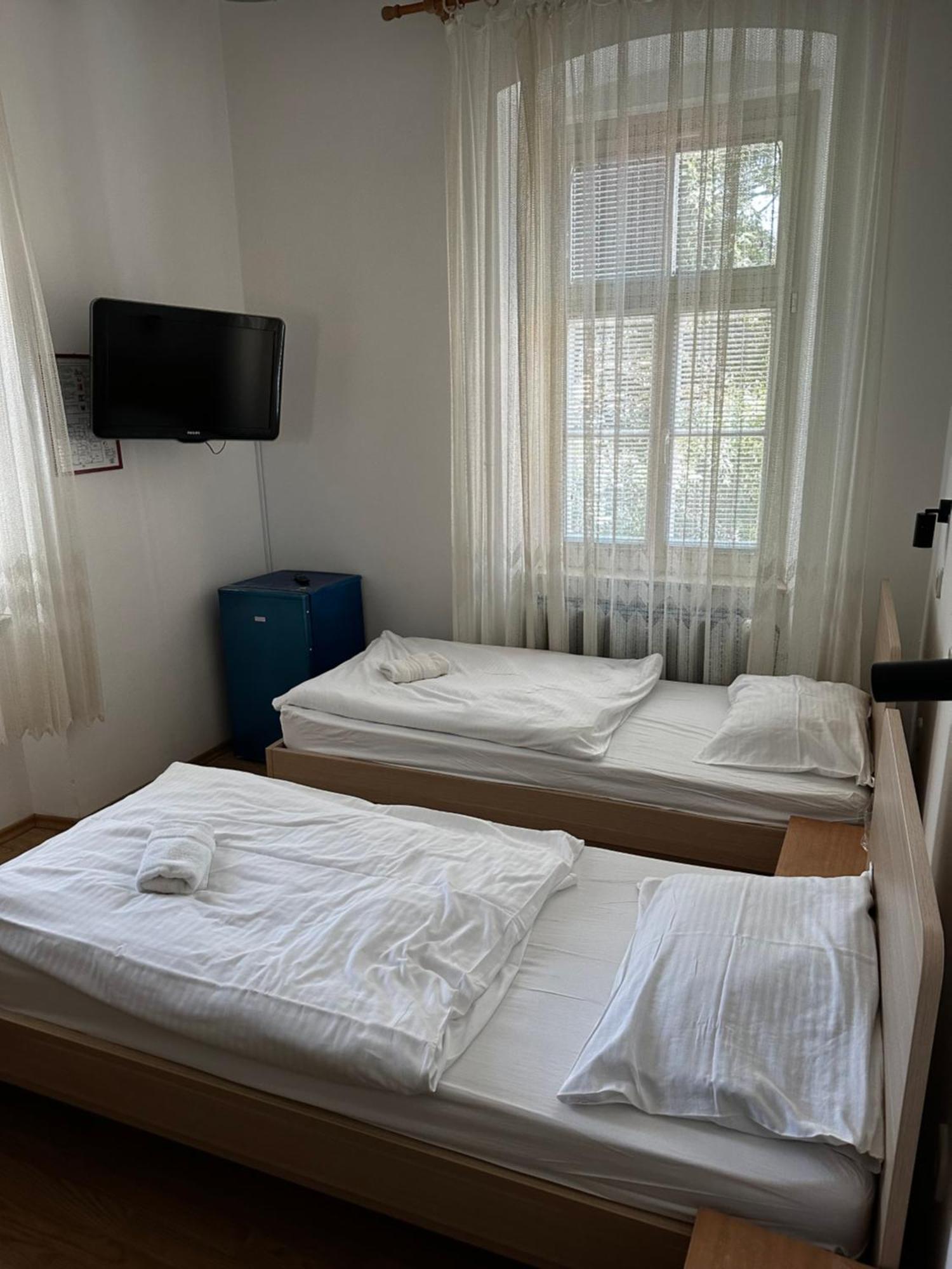 Guesthouse Pri Tonetu プトゥイ エクステリア 写真