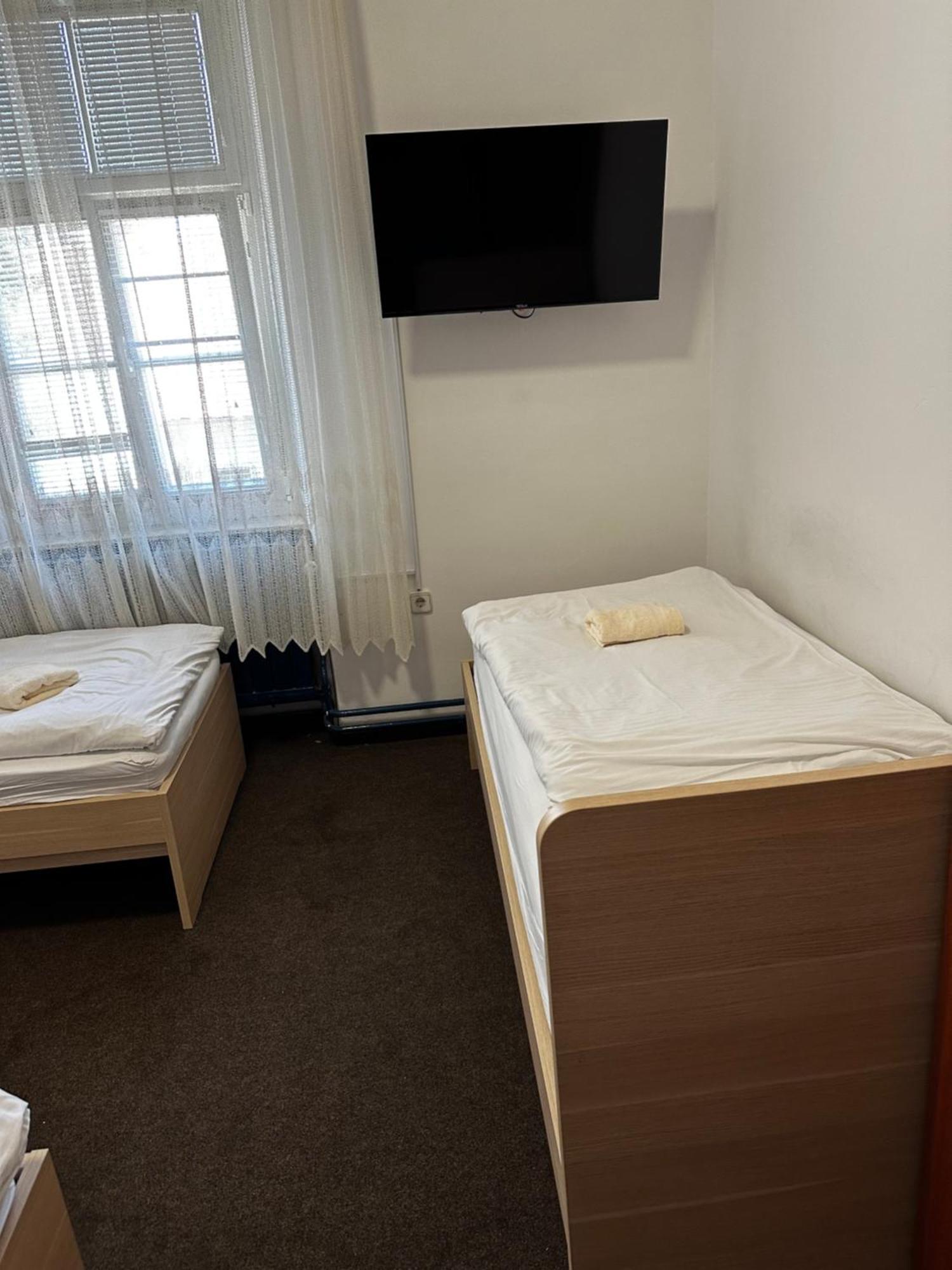 Guesthouse Pri Tonetu プトゥイ エクステリア 写真
